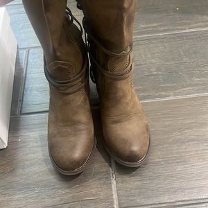 Brown leather boots size 6